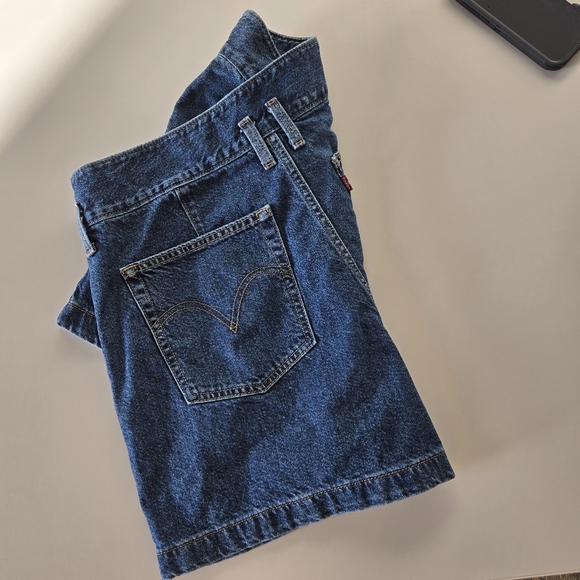 Levi's Women Blue Jean High Rise Mom Shorts 33 EUC - Picture 6 of 8